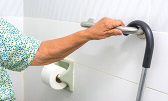 11 Easy Bathroom Safety Tips For Seniors