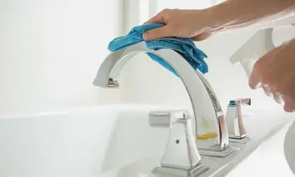How to Deep Clean Your Bathroom Showerhead