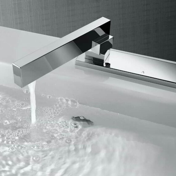 Artize Linea Bath Filler: Chrome